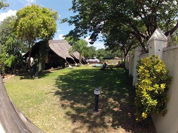 Adventure Lodge วิกตอเรียฟอลส์ ภายนอก รูปภาพ