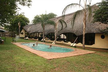 Adventure Lodge วิกตอเรียฟอลส์ ภายนอก รูปภาพ